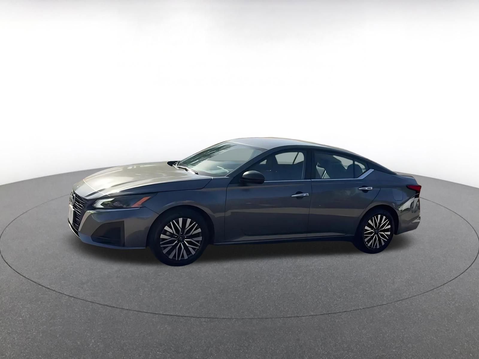 Used 2025 Nissan Altima 2.5 SV FWD image 8