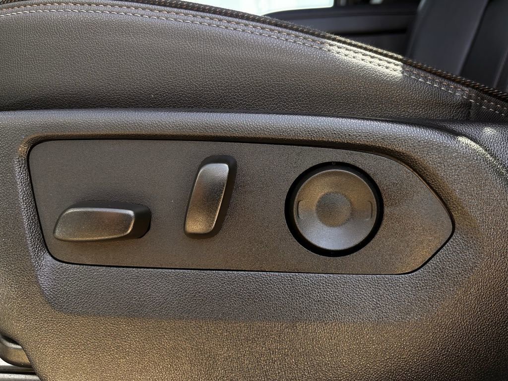 Used 2024 Chevrolet Silverado 2500 High Country w/ High Country Premium Package image 28