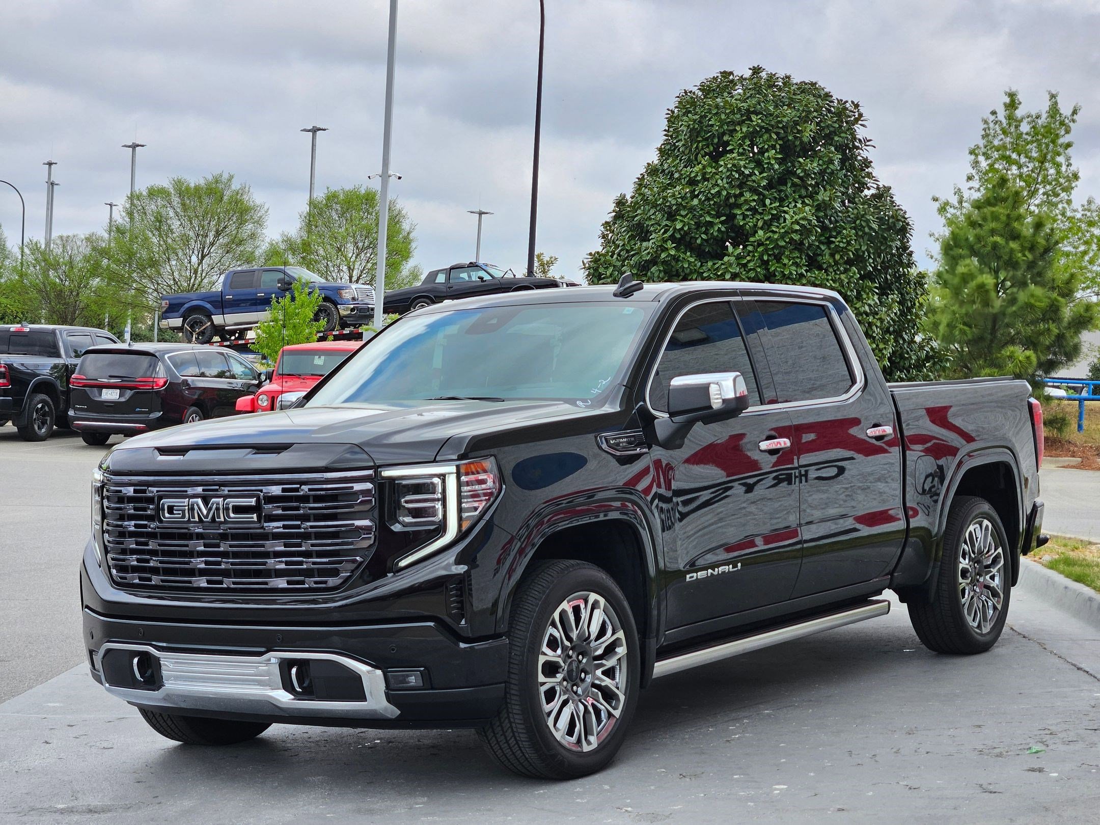 Used 2025 GMC Sierra 1500 Denali Ultimate AWD/4WD image 3