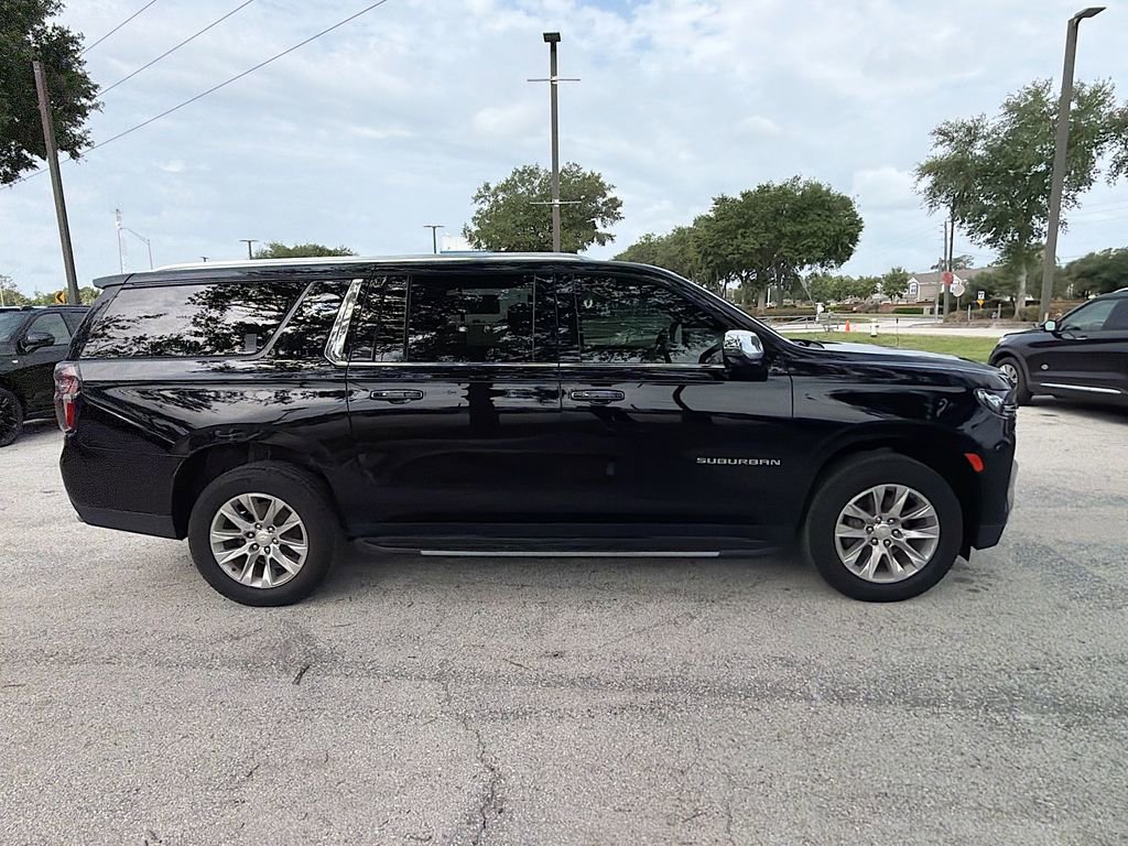 Used 2021 Chevrolet Suburban Premier w/ Premium Package AWD/4WD image 2
