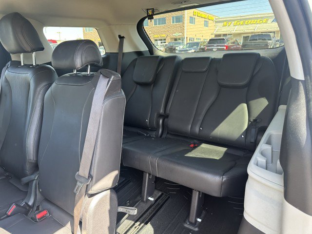 Used 2022 Kia Carnival LX FWD image 15