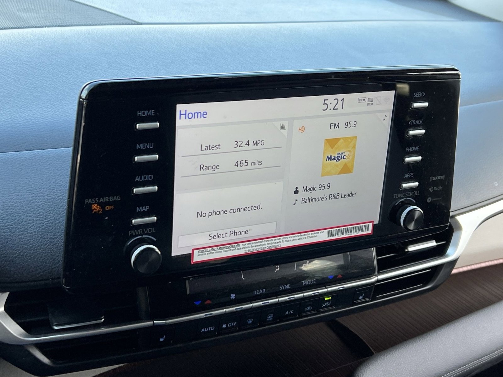 Used 2024 Toyota Sienna XLE FWD image 18