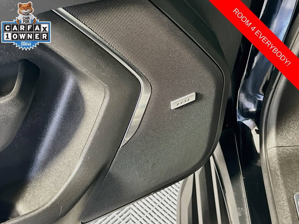 Used 2022 Chevrolet Suburban LT w/ Luxury Package RWD image 19
