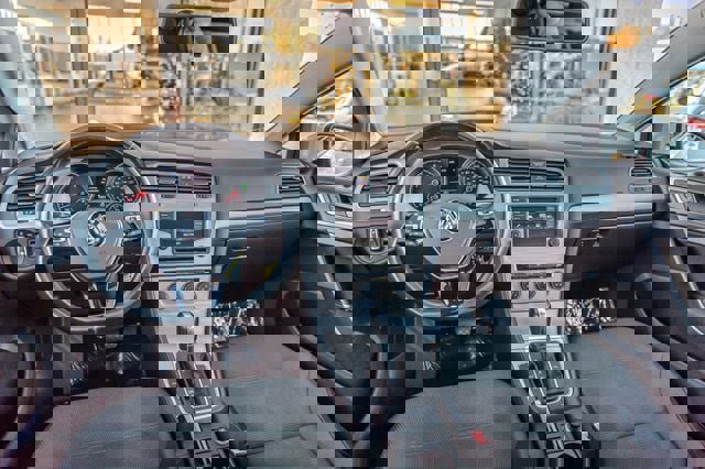 Used 2016 Volkswagen Golf S image 21