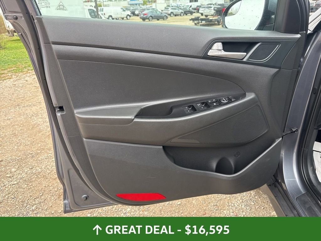 Used 2021 Hyundai Tucson SE image 25