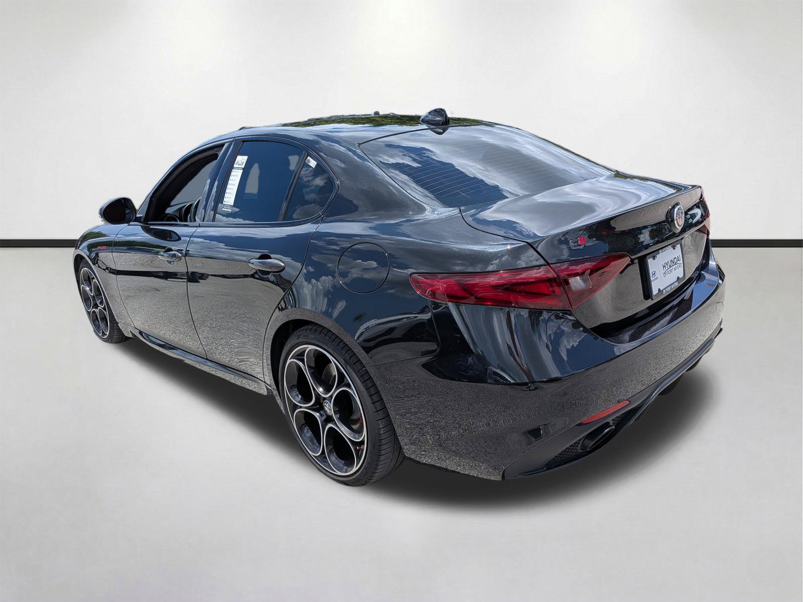 Used 2022 Alfa Romeo Giulia Veloce RWD image 6