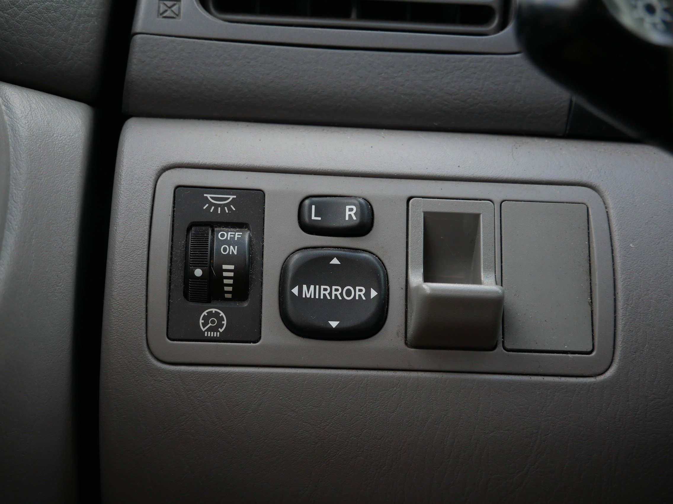 Used 2003 Toyota Corolla CE image 25