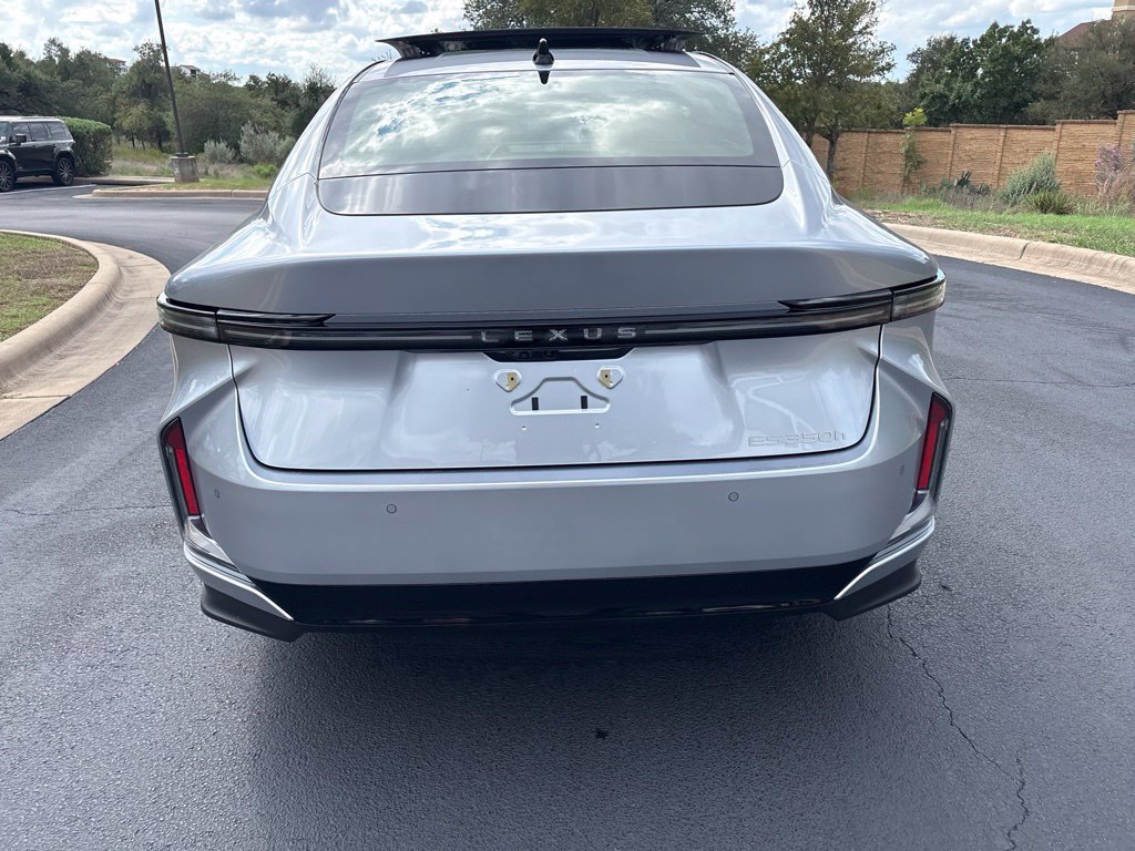 Used 2026 Lexus ES 350h w/ Cold Area Package FWD image 4