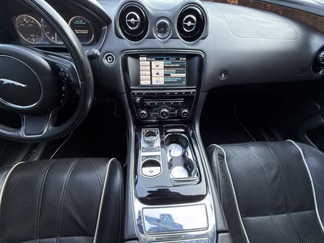 Used 2015 Jaguar XJ L Portfolio RWD image 16
