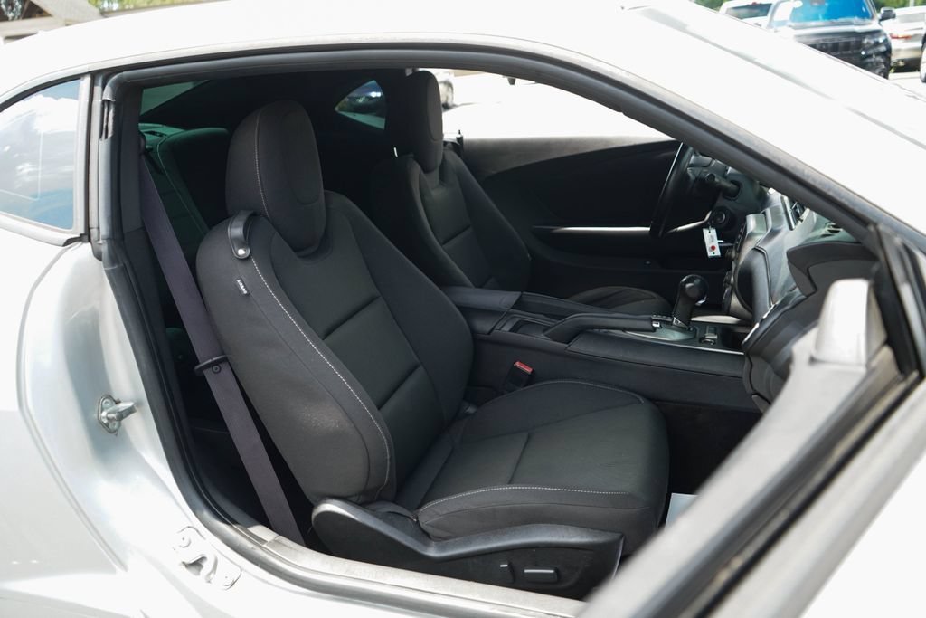 Used 2015 Chevrolet Camaro LT RWD image 13