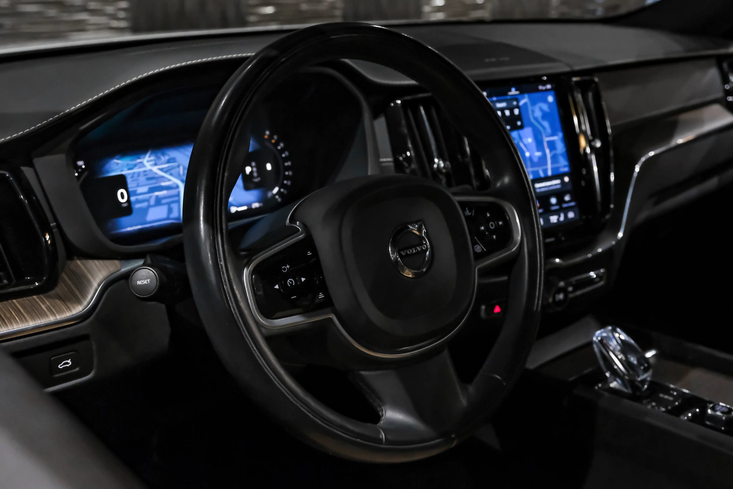 Used 2022 Volvo XC60 B5 Inscription w/ Advanced Package FWD image 17