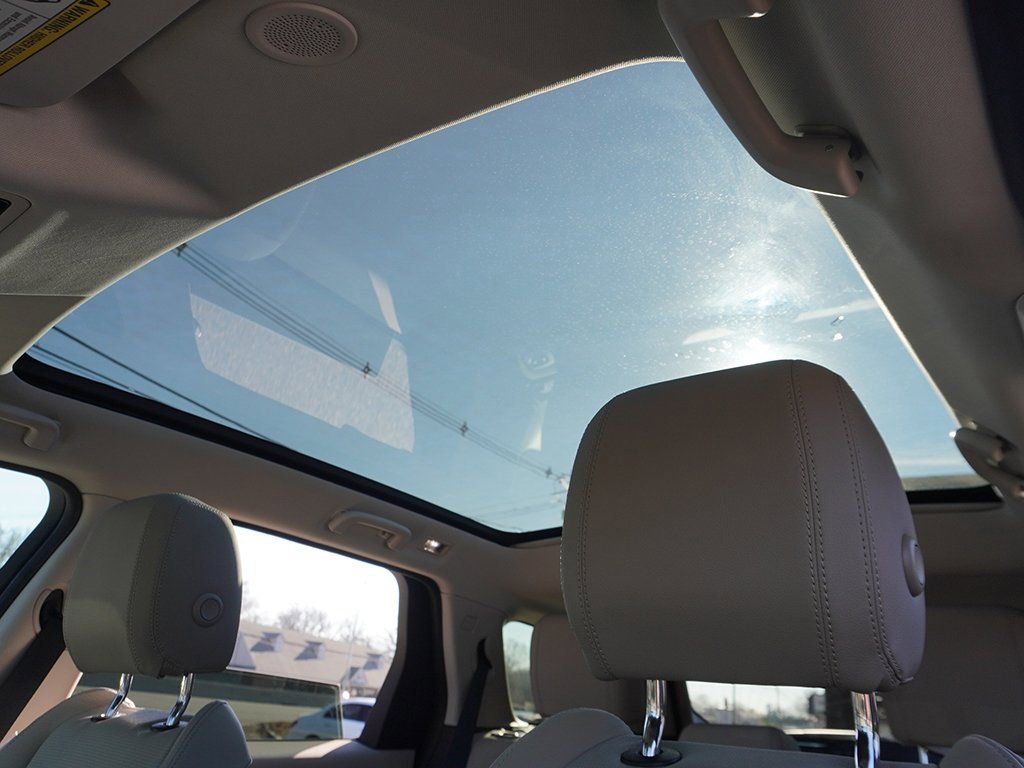 Used 2024 Land Rover Discovery Sport S image 25