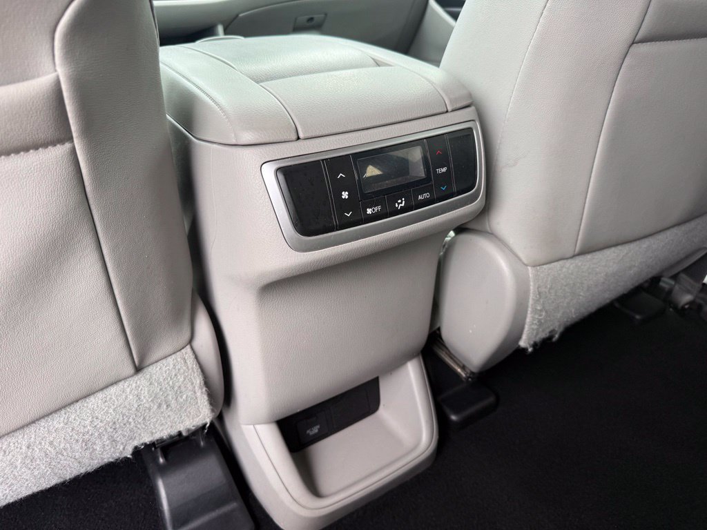 Used 2016 Toyota Highlander XLE AWD/4WD image 31