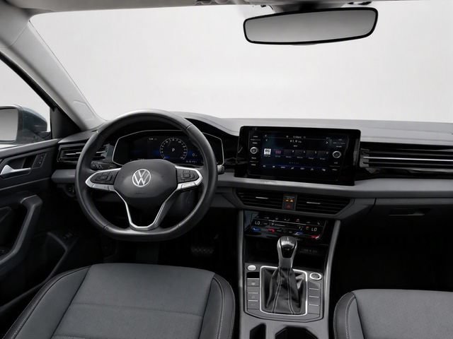 Used 2025 Volkswagen Jetta SE FWD image 25