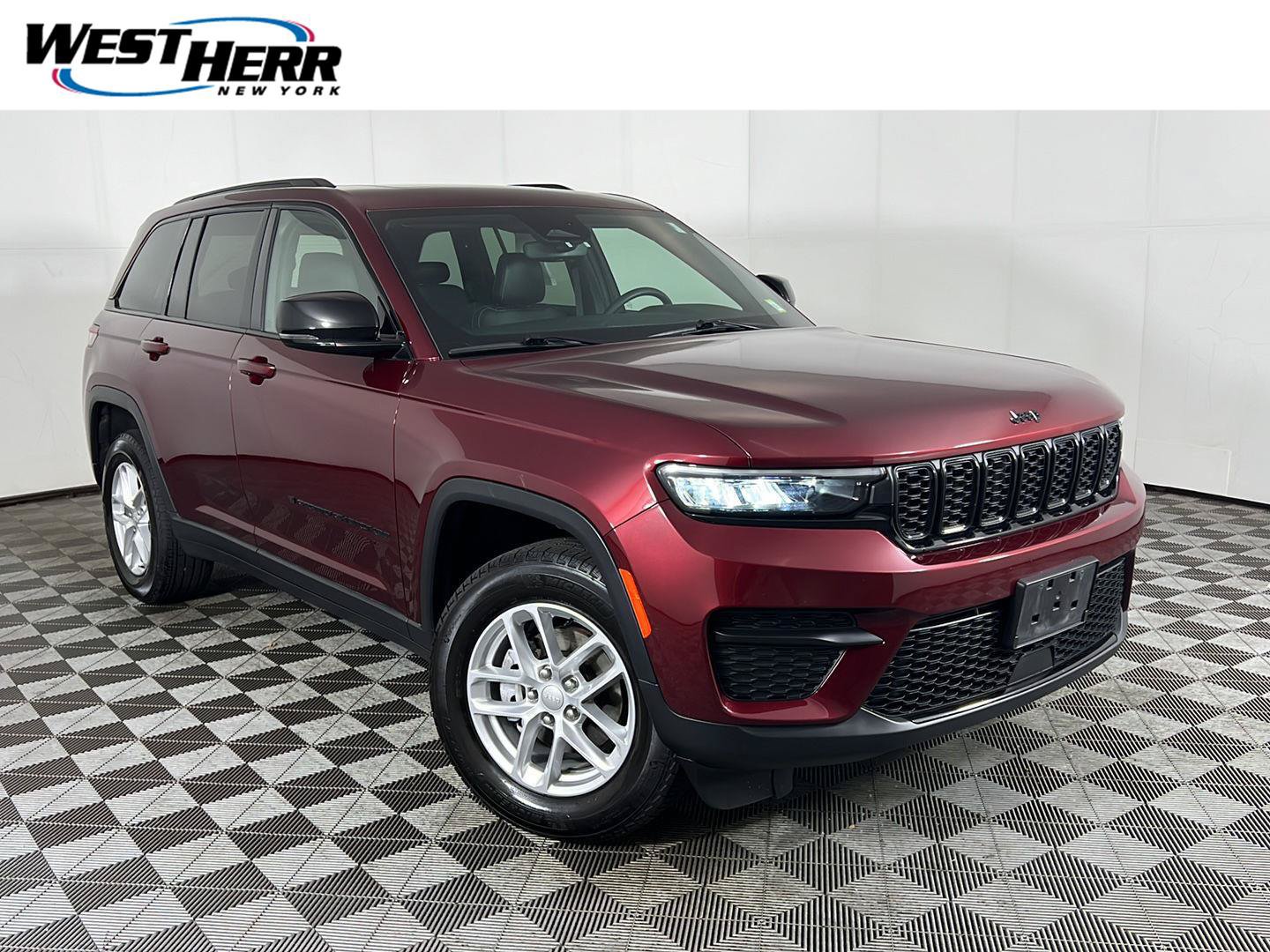 Used 2024 Jeep Grand Cherokee Altitude AWD/4WD image 1