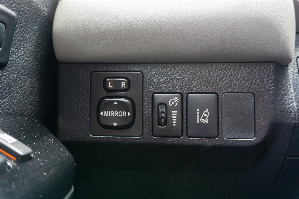 Used 2016 Toyota RAV4 Limited image 28