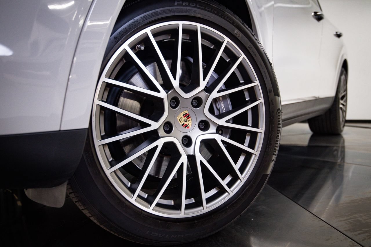 Certified 2023 Porsche Cayenne Platinum Edition AWD/4WD image 12