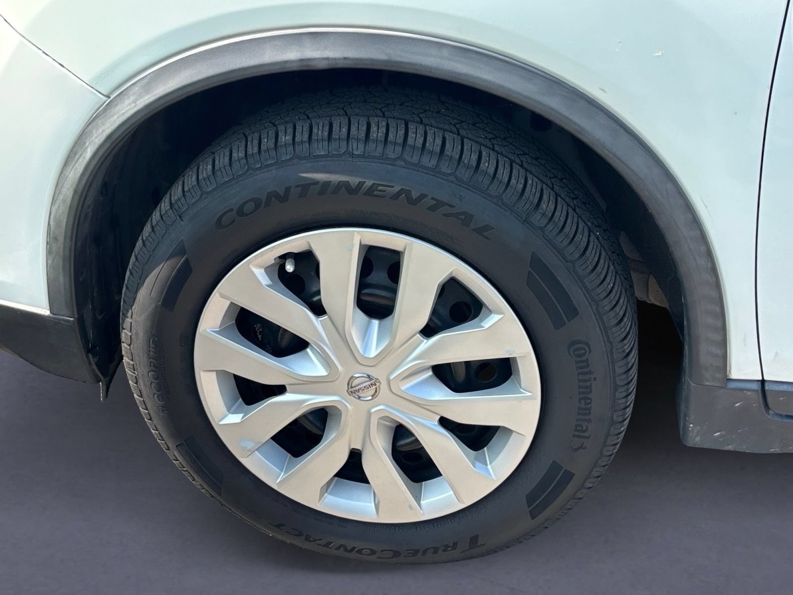 Used 2018 Nissan Rogue S AWD/4WD image 5