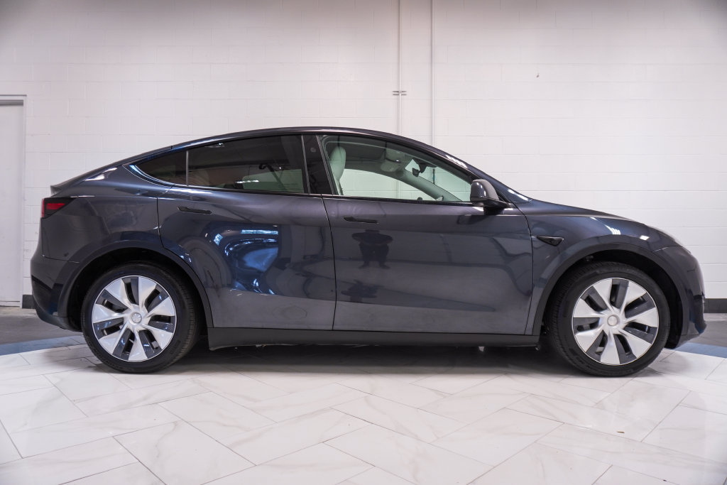 Used 2024 Tesla Model Y Long Range AWD/4WD image 27