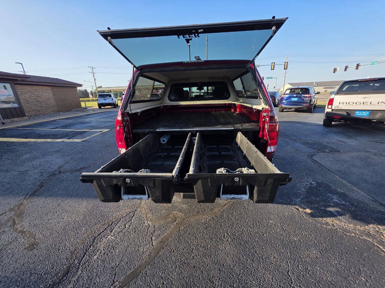 Used 2018 RAM 1500 Classic SLT AWD/4WD image 25