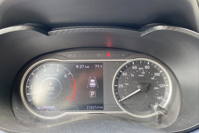 Used 2024 Nissan Versa SV w/ Trunk Package FWD image 17