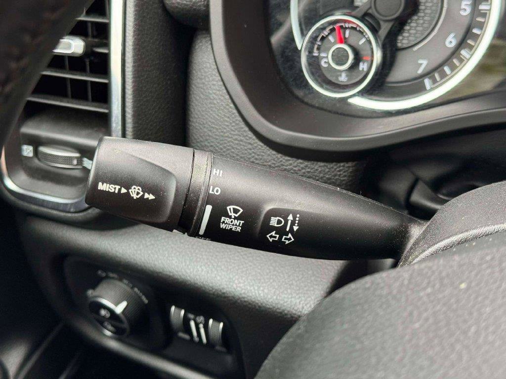 Used 2024 RAM 1500 Laramie AWD/4WD image 27