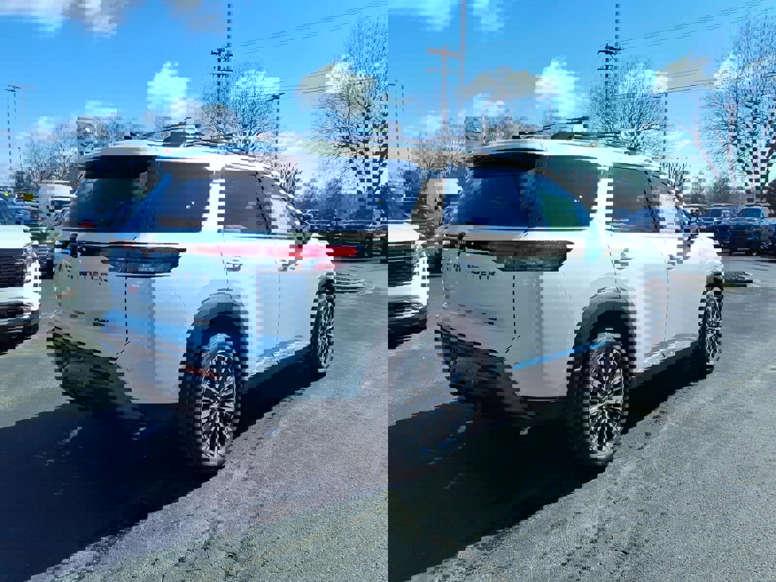 New 2026 Nissan Pathfinder Platinum image 3