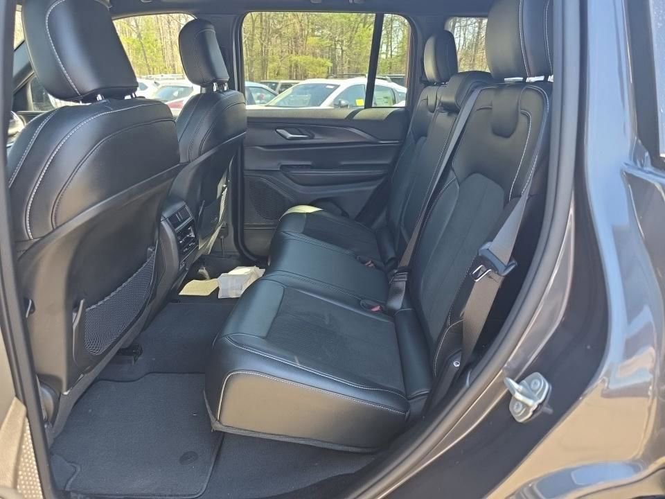 Used 2023 Jeep Grand Cherokee Altitude image 26