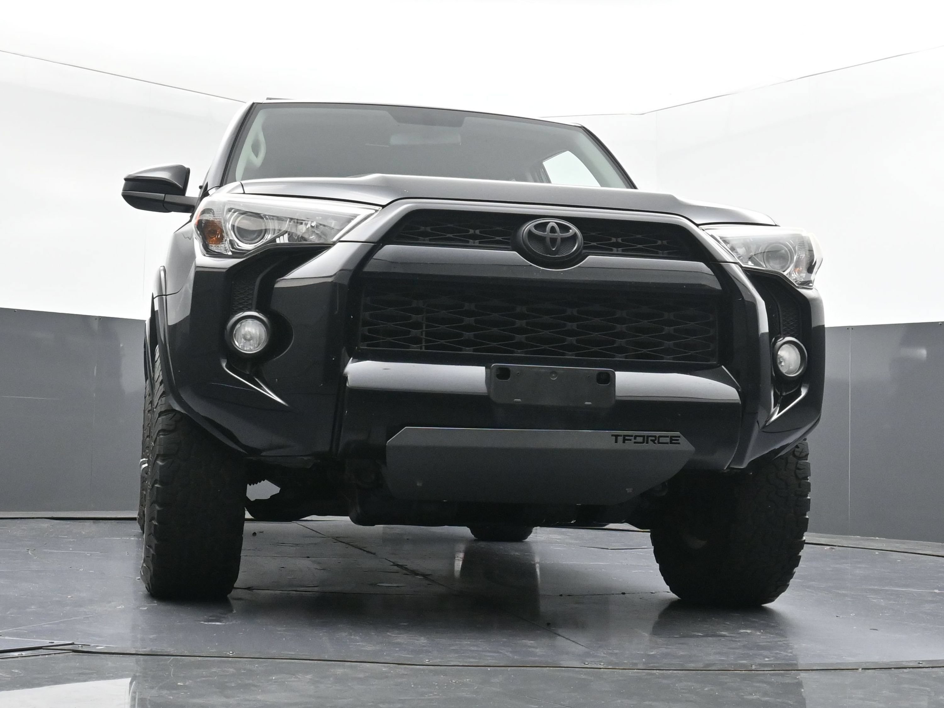 Used 2017 Toyota 4Runner SR5 AWD/4WD image 25