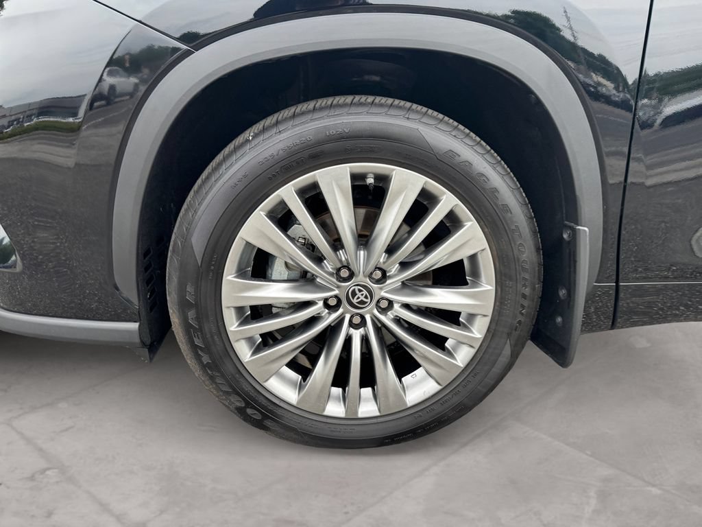 Used 2025 Toyota Highlander Platinum AWD/4WD image 14