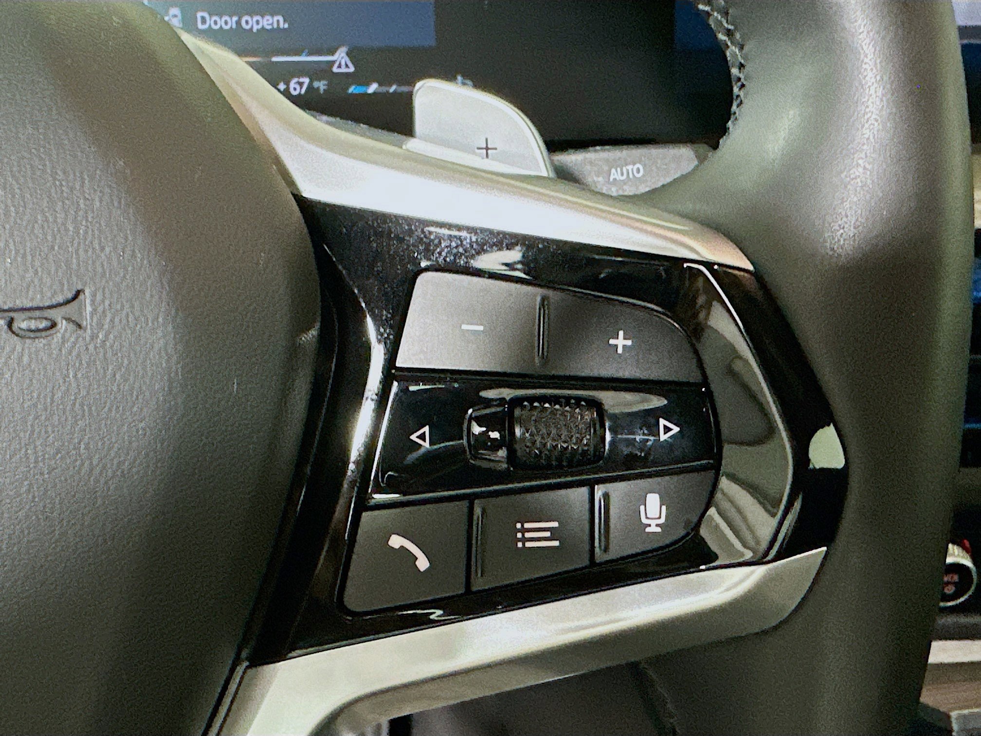 Used 2025 BMW 430i Convertible w/ Premium Package image 17