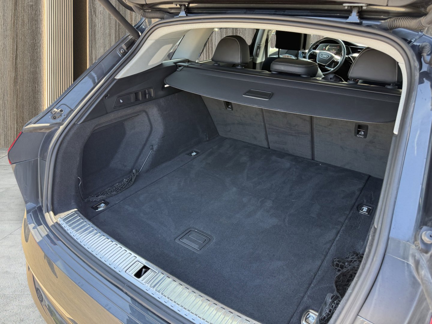 Used 2019 Audi e-tron Prestige w/ Prestige Package image 15