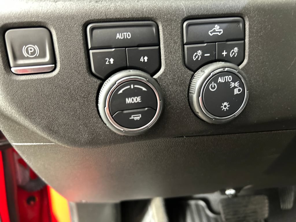 Used 2023 Chevrolet Silverado 1500 LT AWD/4WD image 14