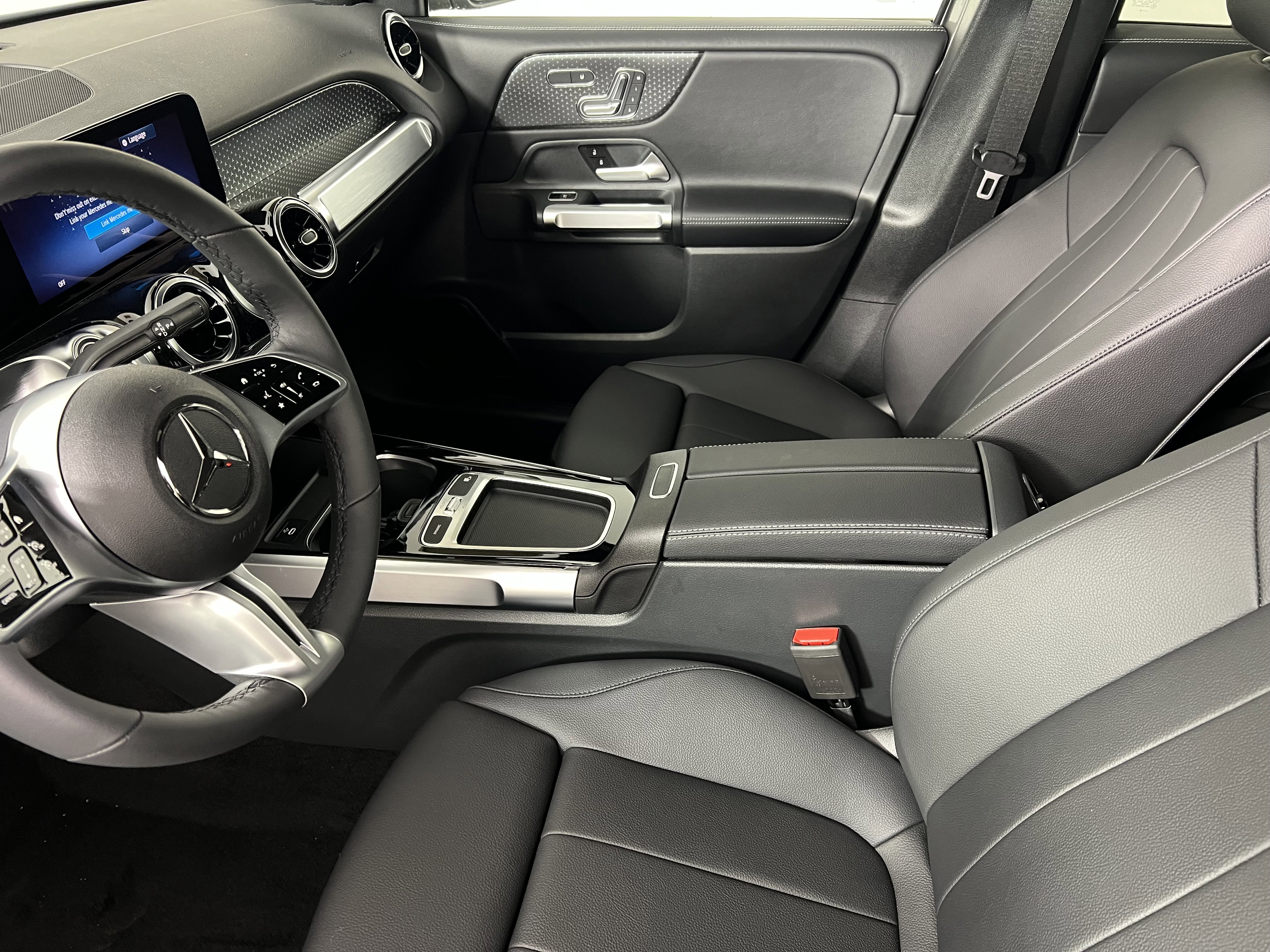 New 2026 Mercedes-Benz GLB 250 4MATIC image 4