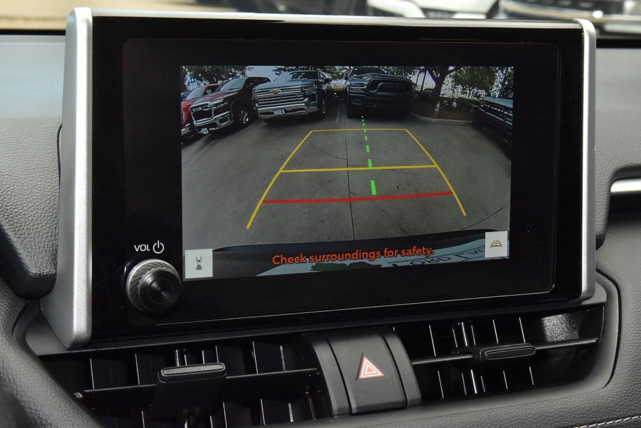 Used 2024 Toyota RAV4 LE FWD image 28