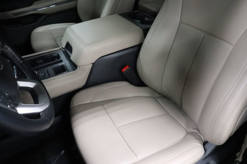 Used 2023 Ford Expedition XLT image 11