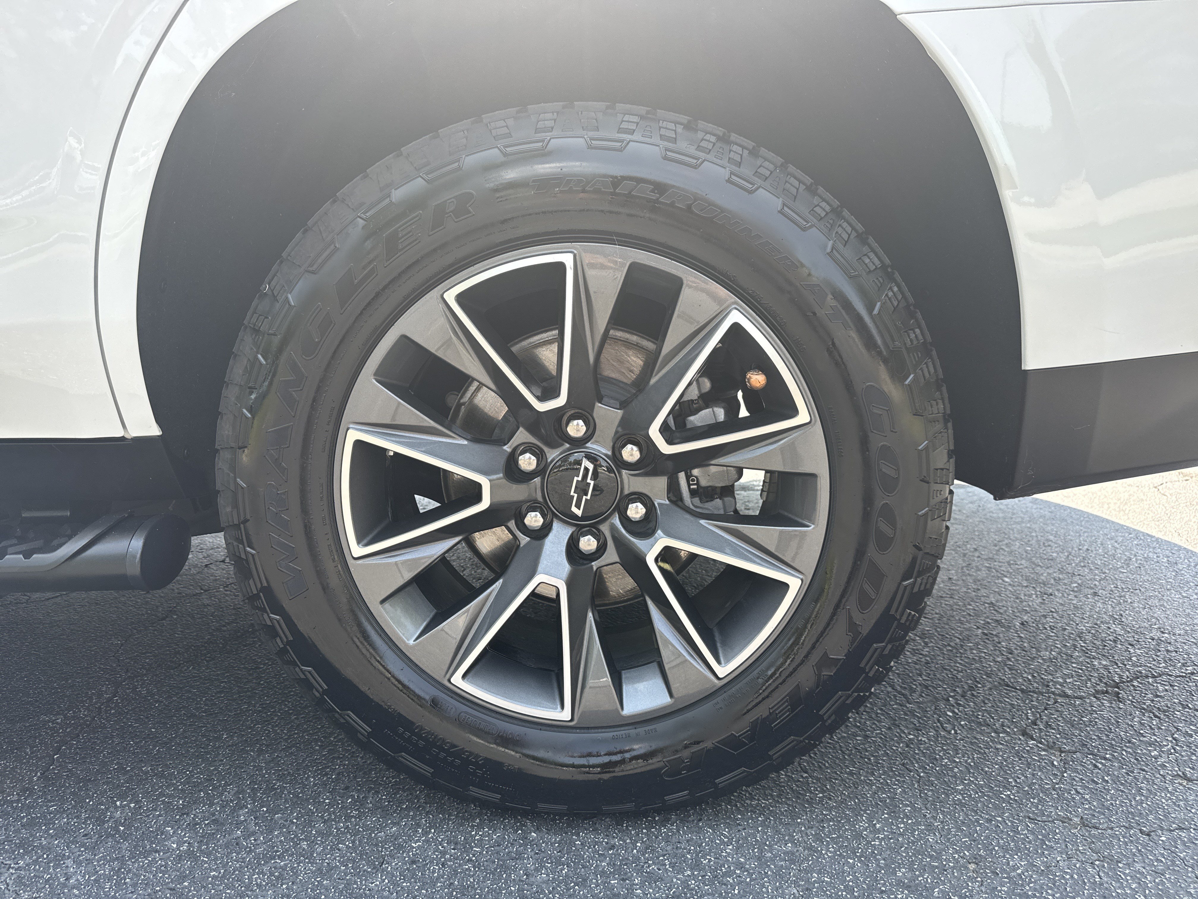 Certified 2024 Chevrolet Tahoe Z71 w/ Luxury Package AWD/4WD image 23