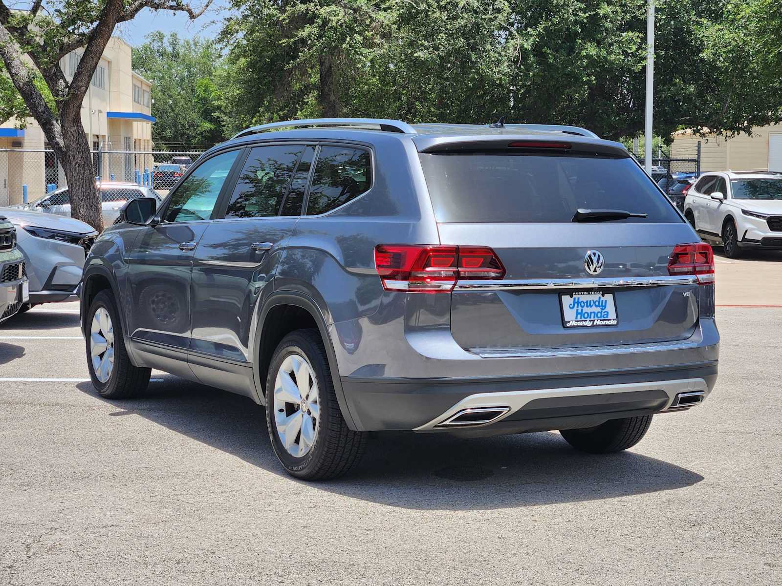 Used 2018 Volkswagen Atlas Launch Edition FWD image 5