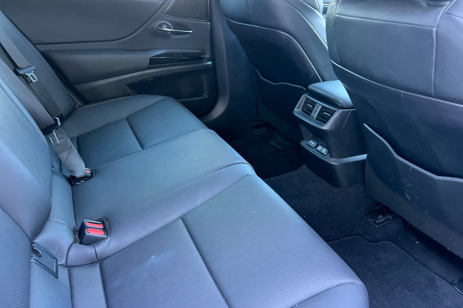 Used 2024 Lexus ES 350 F Sport w/ Accessory Package (Z2) FWD image 18