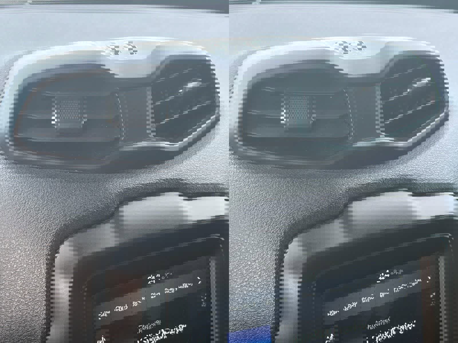 Used 2019 Jeep Renegade Latitude w/ Popular Equipment Group image 23