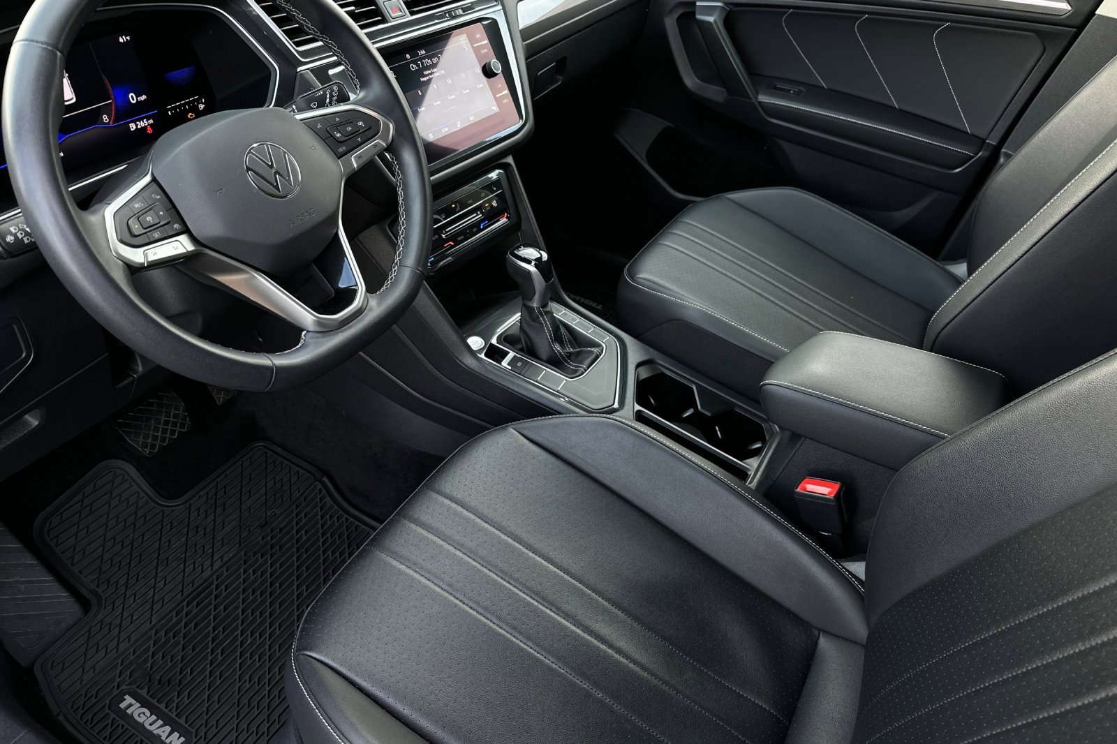 Used 2022 Volkswagen Tiguan SE image 9