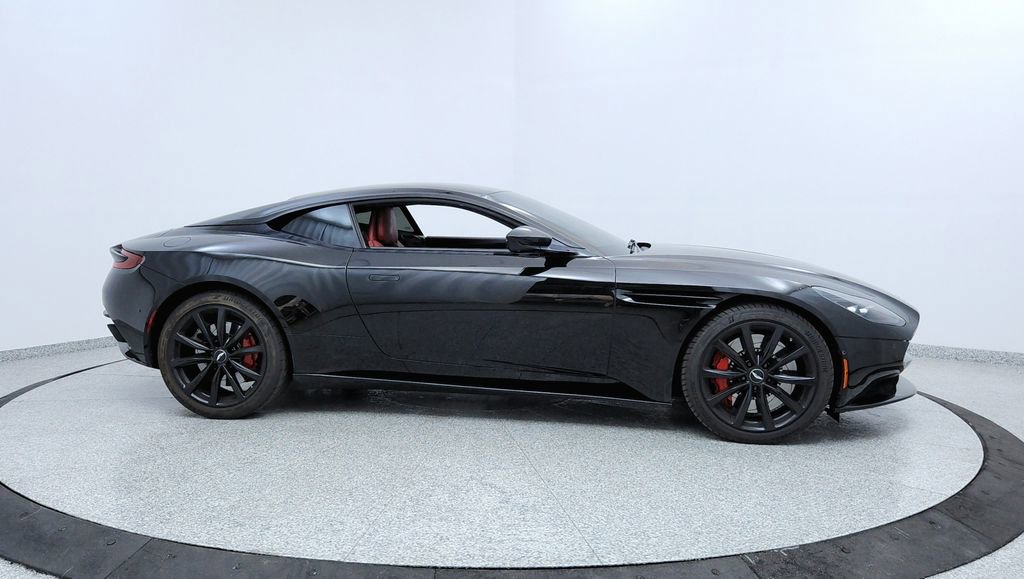 Used 2018 Aston Martin DB11 Coupe image 6
