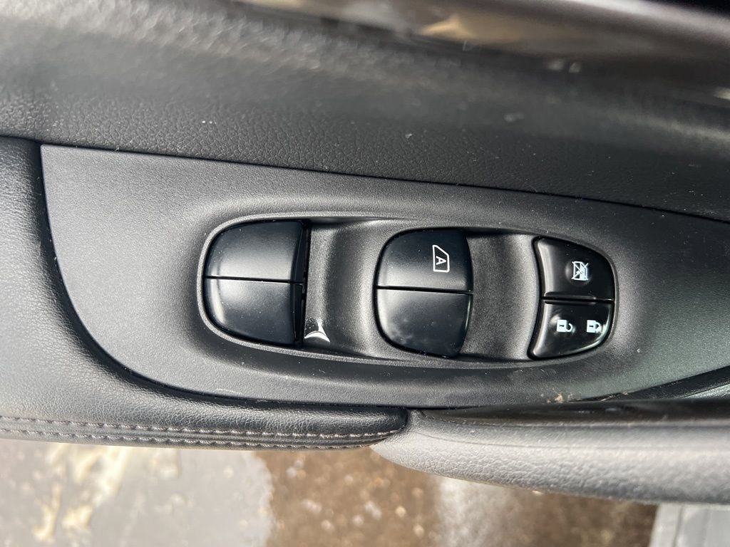 Certified 2020 Nissan Rogue S image 49