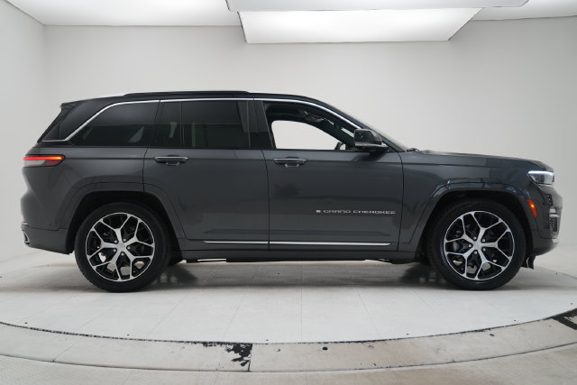 Used 2023 Jeep Grand Cherokee Summit AWD/4WD image 22