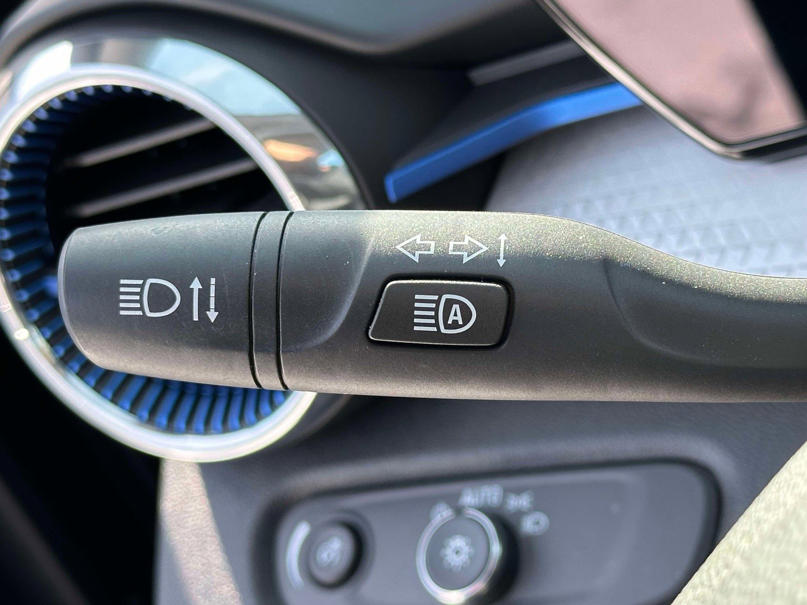 Certified 2024 Chevrolet Trax LT w/ Driver Confidence Package image 15