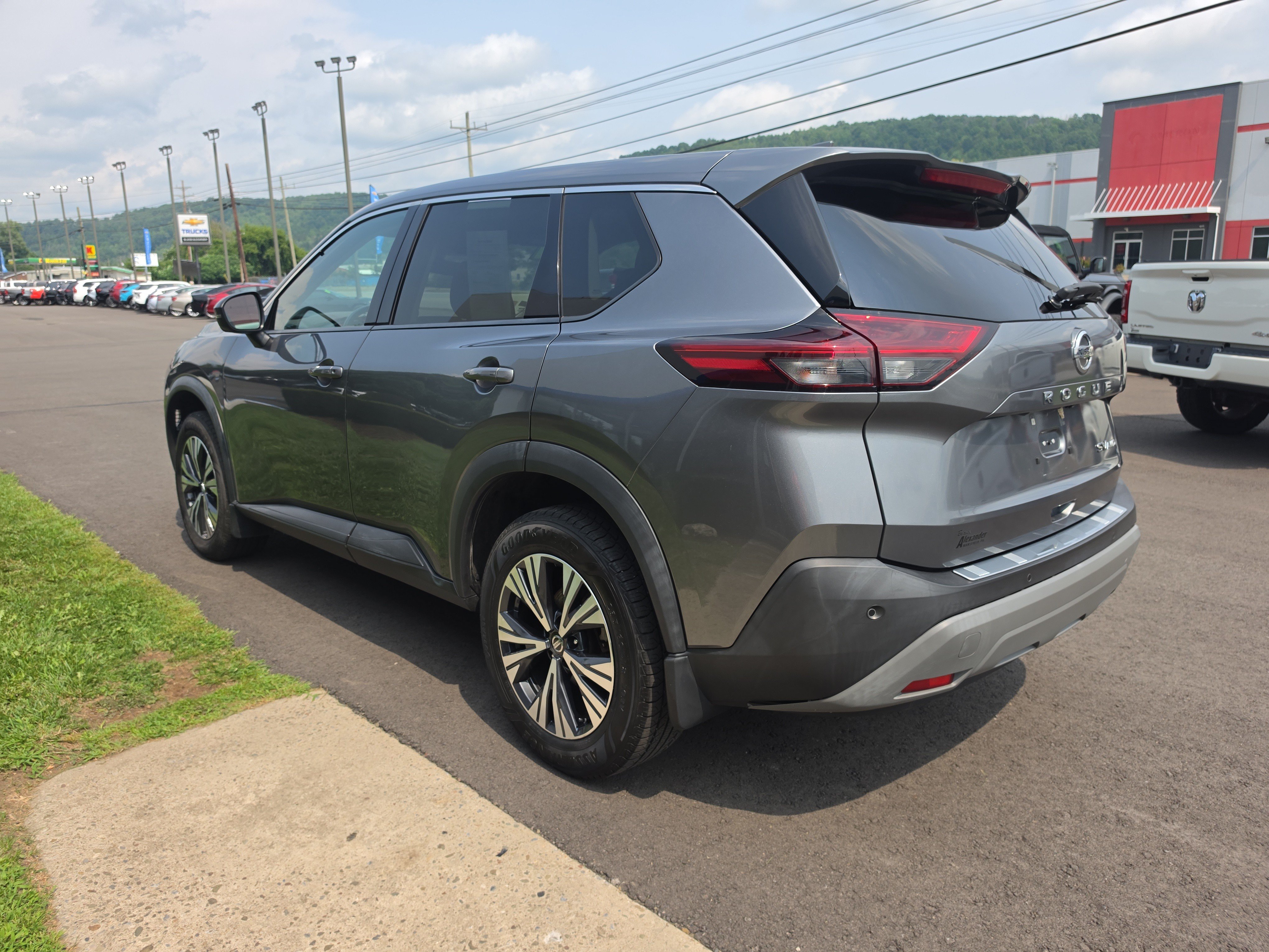 Used 2021 Nissan Rogue SV AWD/4WD image 6