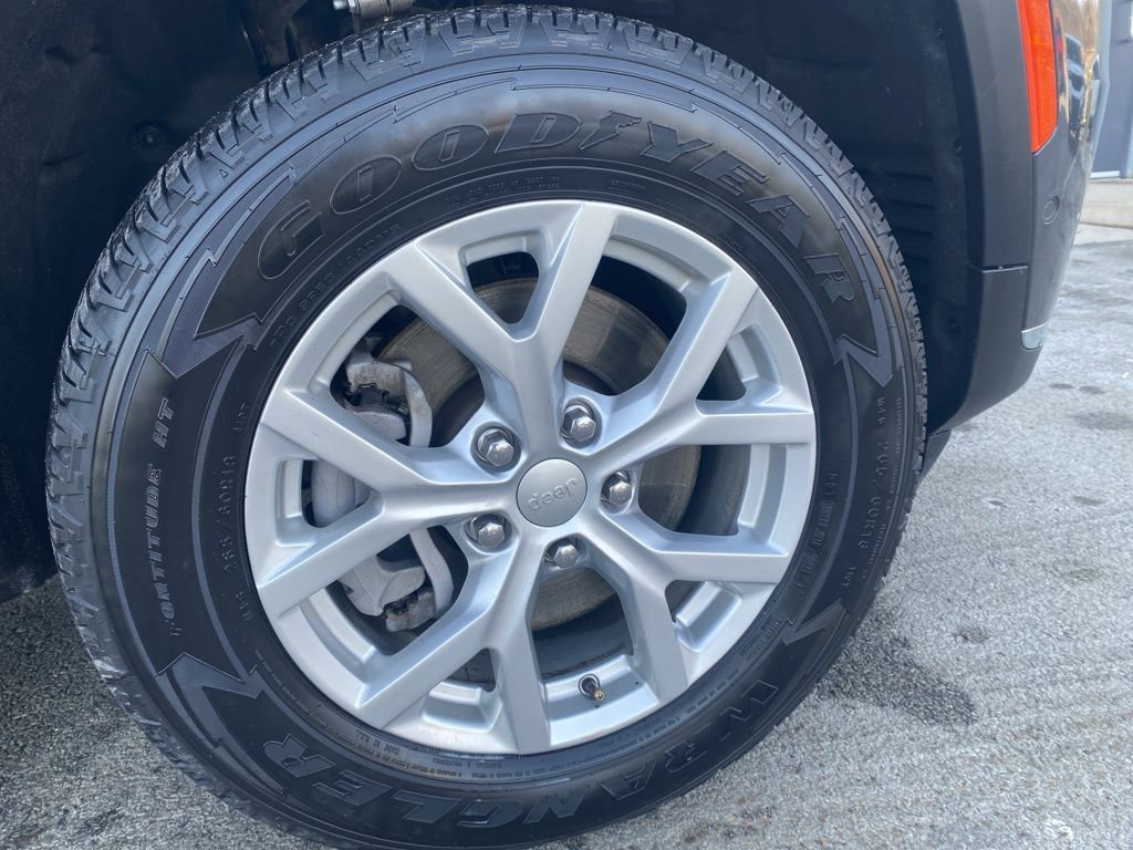 Certified 2023 Jeep Grand Cherokee L Limited w/ Luxury Tech Group II image 7