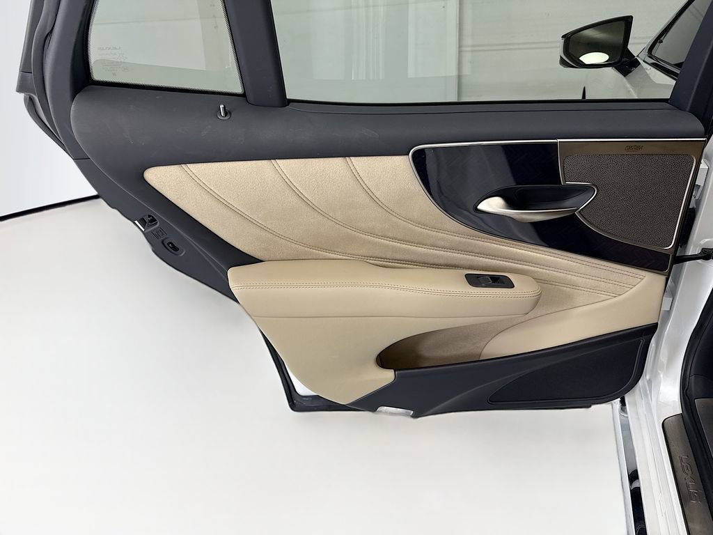 Used 2024 Lexus LS 500 w/ Interior Upgrade Package image 24