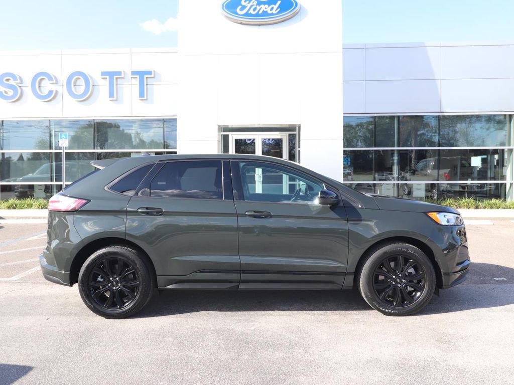 Certified 2024 Ford Edge SE w/ Black Appearance Package image 15
