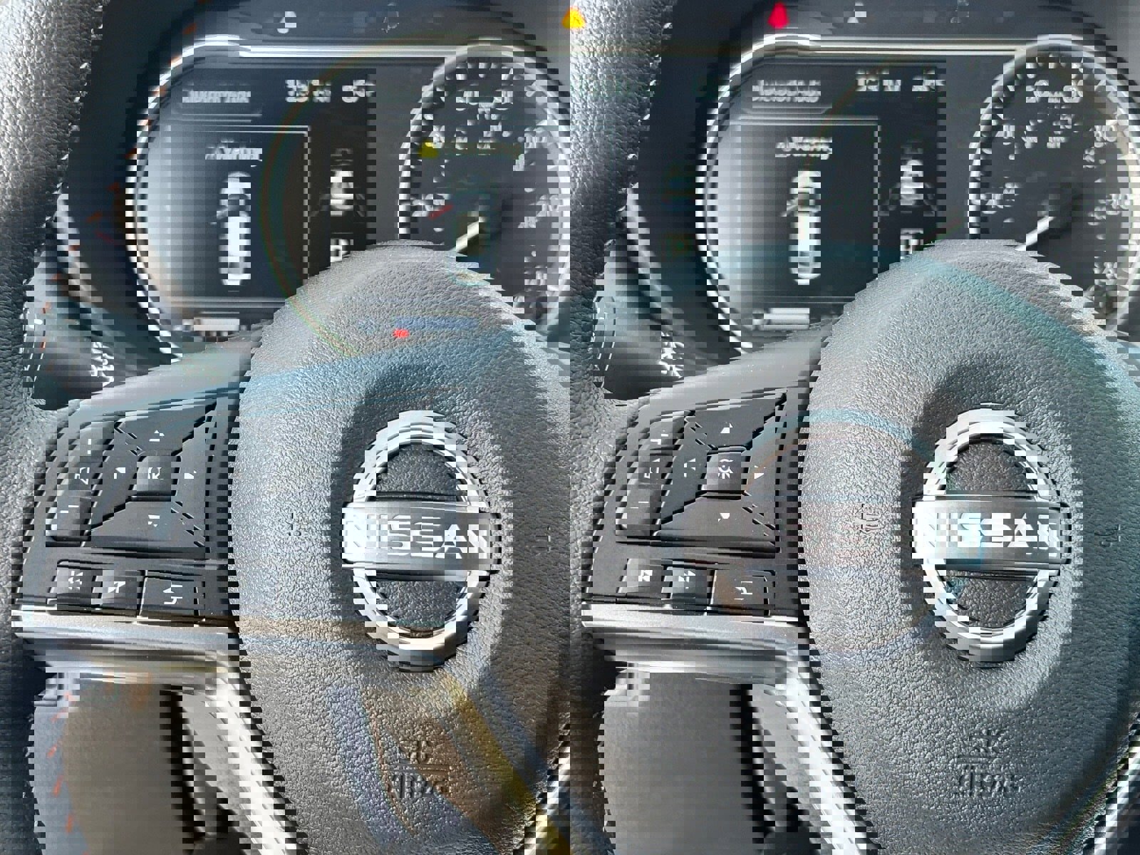 New 2025 Nissan Versa SR w/ Trunk Package image 21